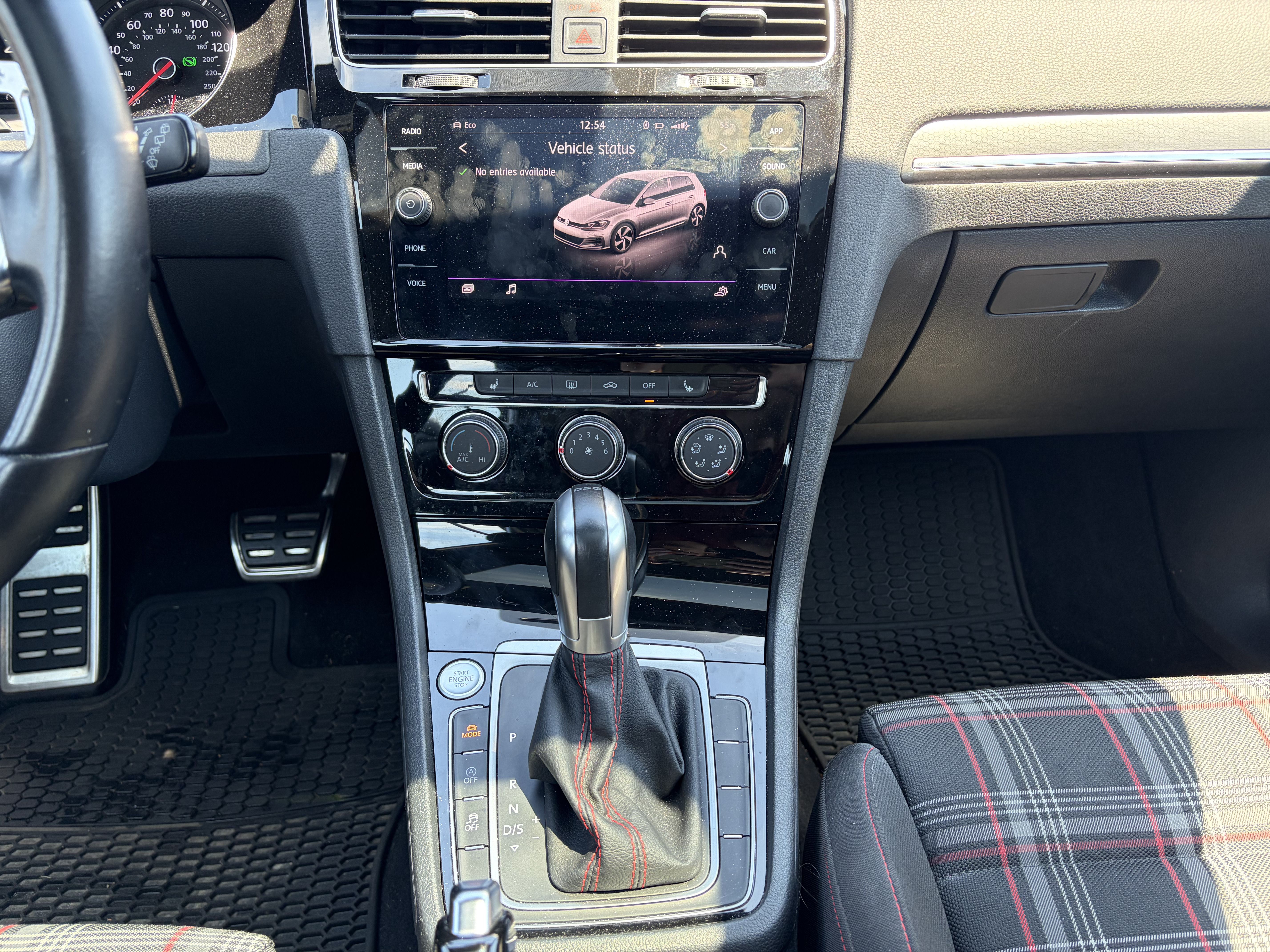 Used 2018 Volkswagen GTI SE FWD image 12