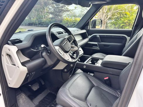 Used 2024 Land Rover Defender 110 S image 8