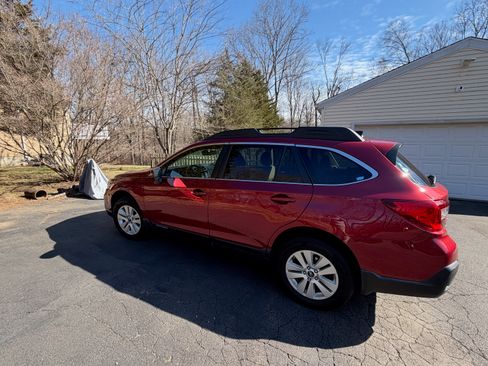Used 2018 Subaru Outback 2.5i Premium image 4