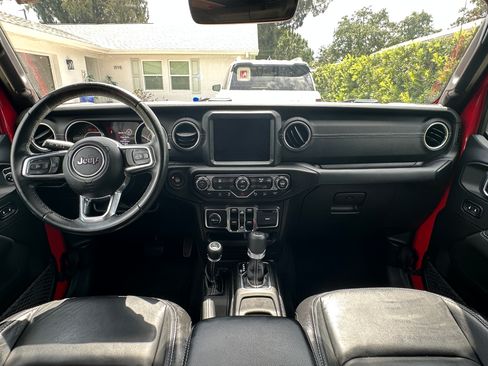 Used 2019 Jeep Wrangler Unlimited Sahara AWD/4WD image 14