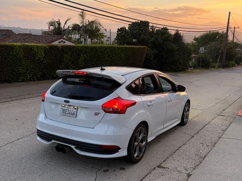 Used 2015 Ford Focus ST w/ Equipment Group 402A image 4