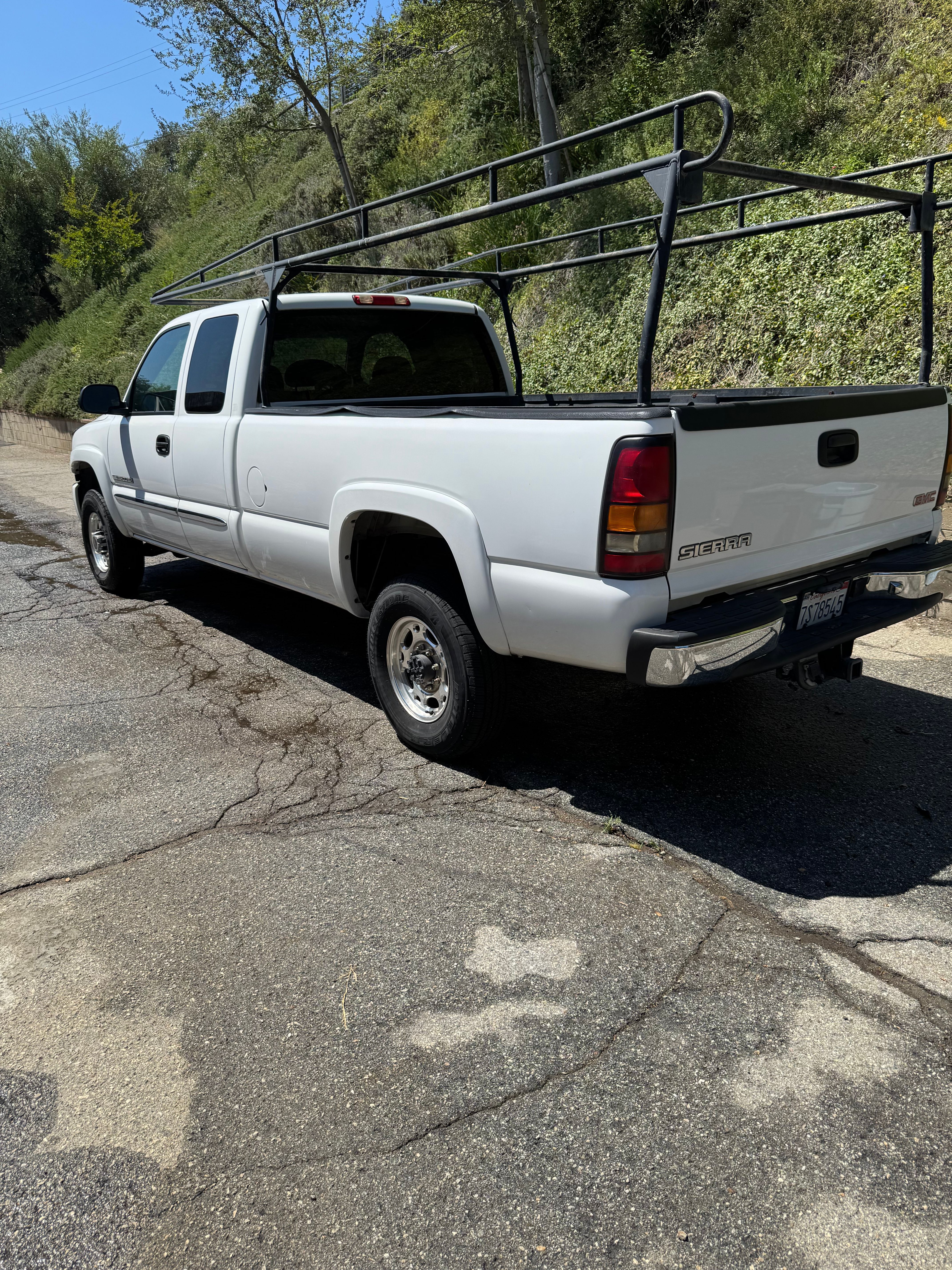 Used 2004 GMC Sierra 2500 SLE RWD image 2