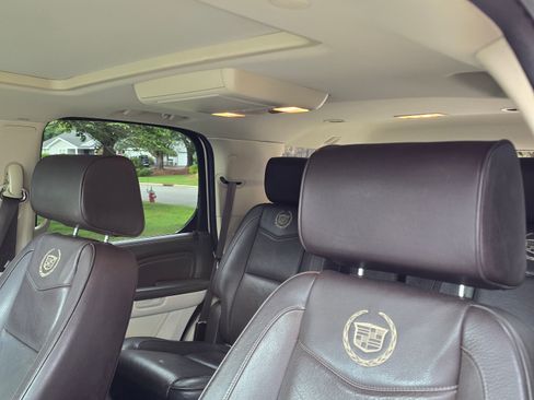 Used 2014 Cadillac Escalade Platinum AWD/4WD image 26