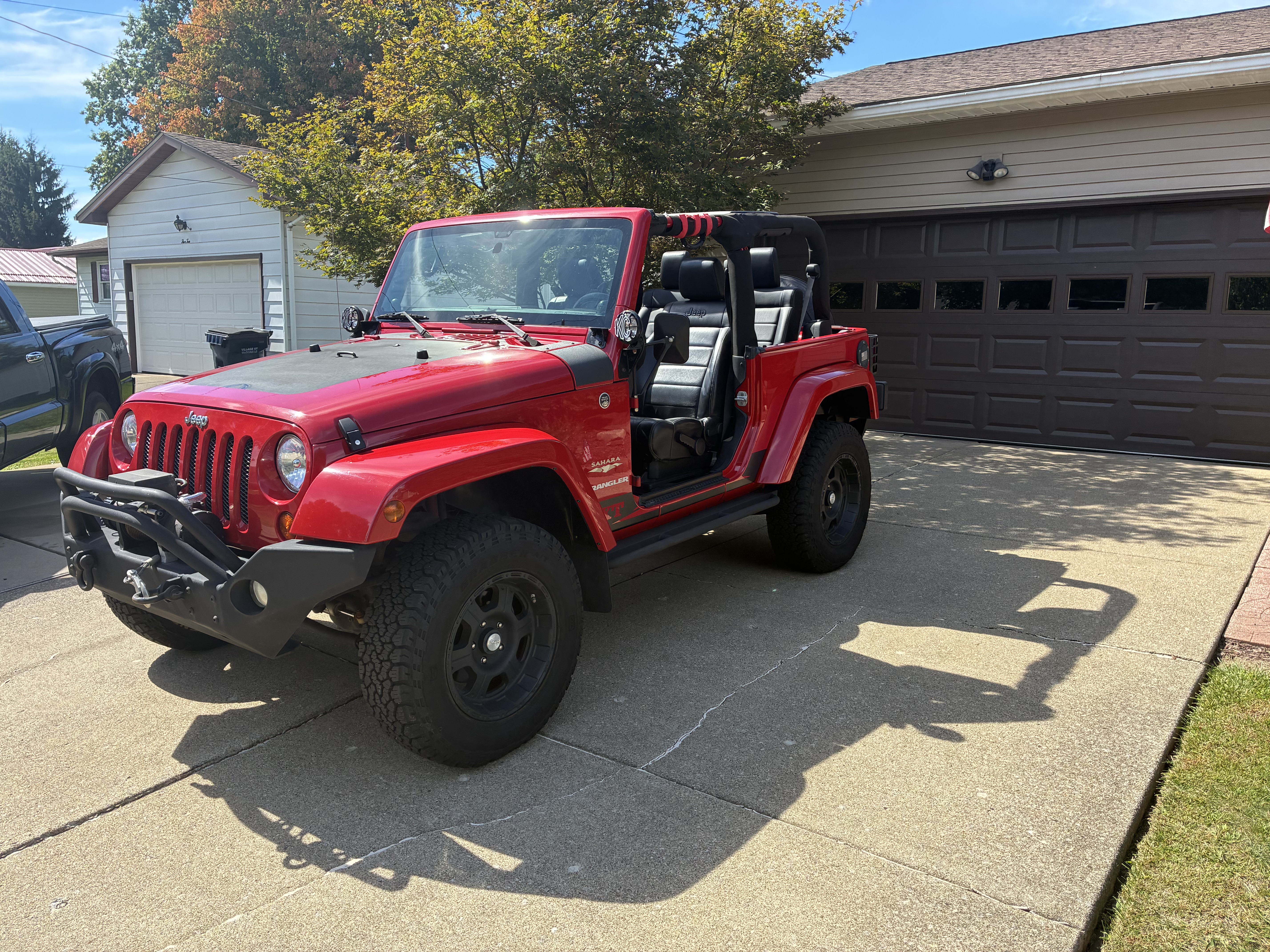 Used 2012 Jeep Wrangler Sahara w/ Connectivity Group AWD/4WD image 1