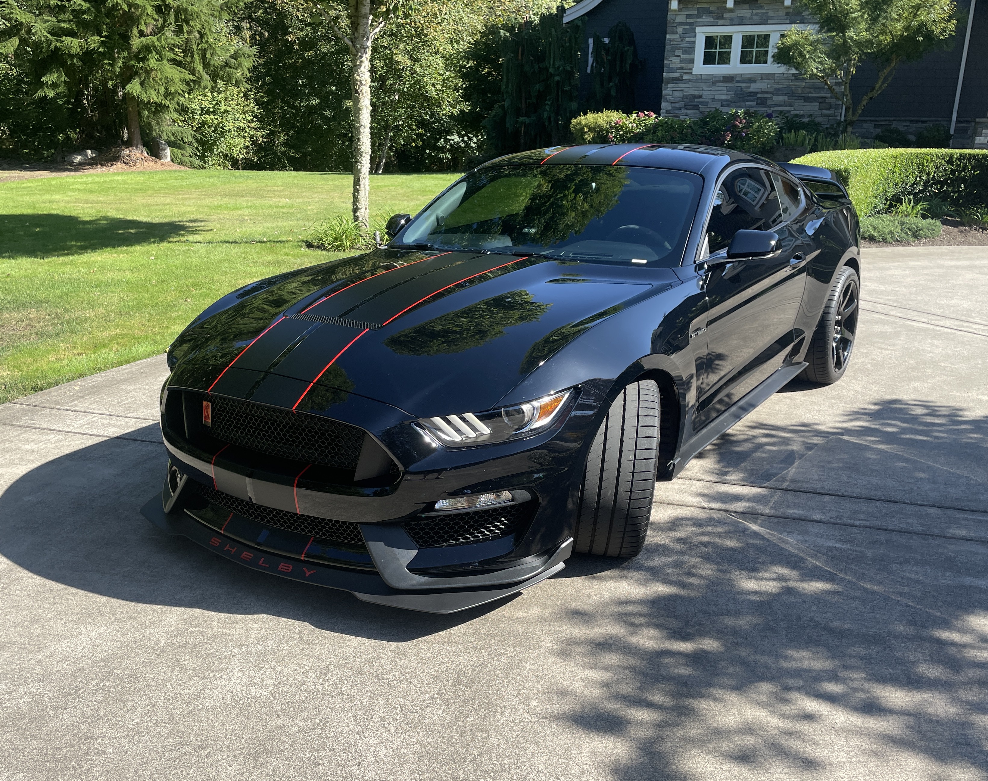 Used 2017 Ford Mustang Shelby GT350R w/ GT350R Equipment Group 920A RWD image 2
