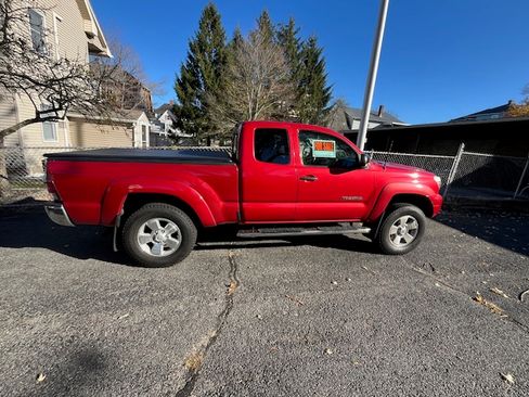 Used 2013 Toyota Tacoma 4x4 Access Cab image 11