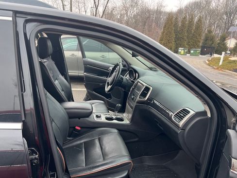 Used 2013 Jeep Grand Cherokee Overland Summit image 2