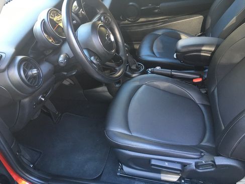 Used 2019 MINI Cooper 2-Door Hardtop w/ Signature Upholstery Package image 6