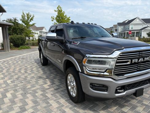 Used 2020 RAM 2500 Laramie AWD/4WD image 2