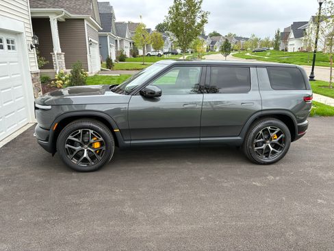 Used 2027 Rivian R2 Performance AWD/4WD image 21