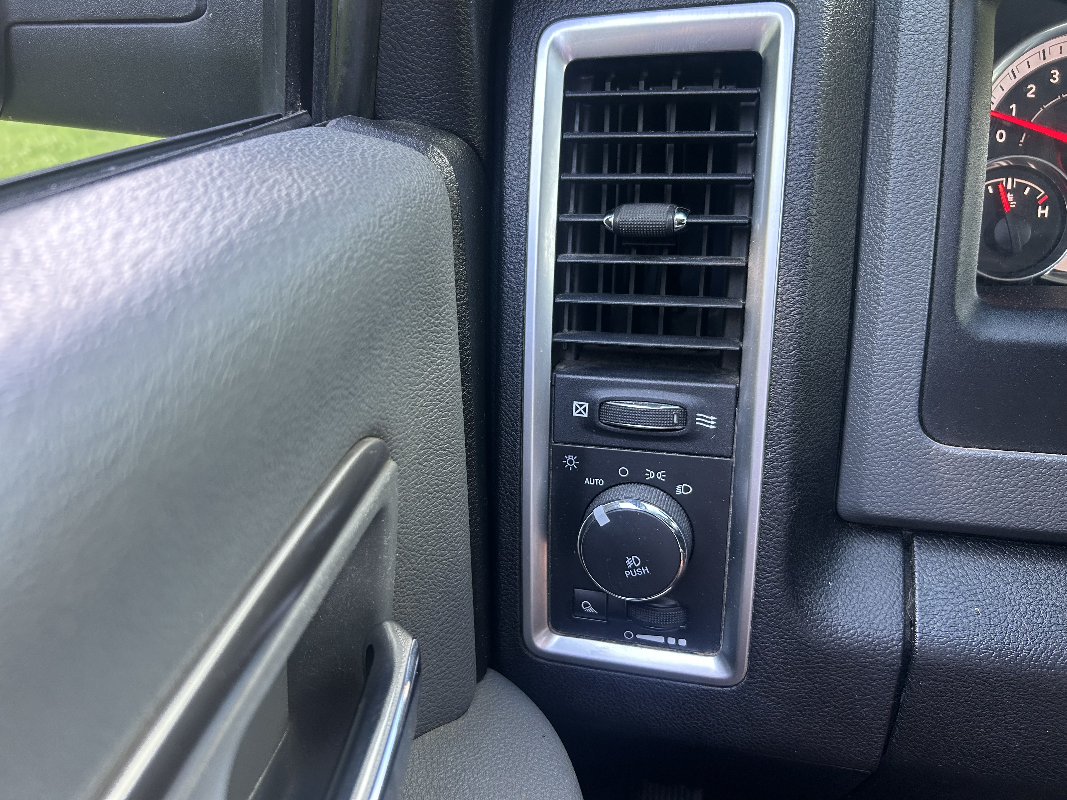 Used 2017 RAM 1500 Big Horn AWD/4WD image 14
