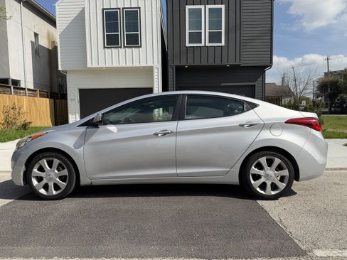 Used 2012 Hyundai Elantra Limited image 2