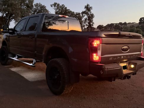Used 2017 Ford F250 Lariat w/ Lariat Ultimate Package AWD/4WD image 6