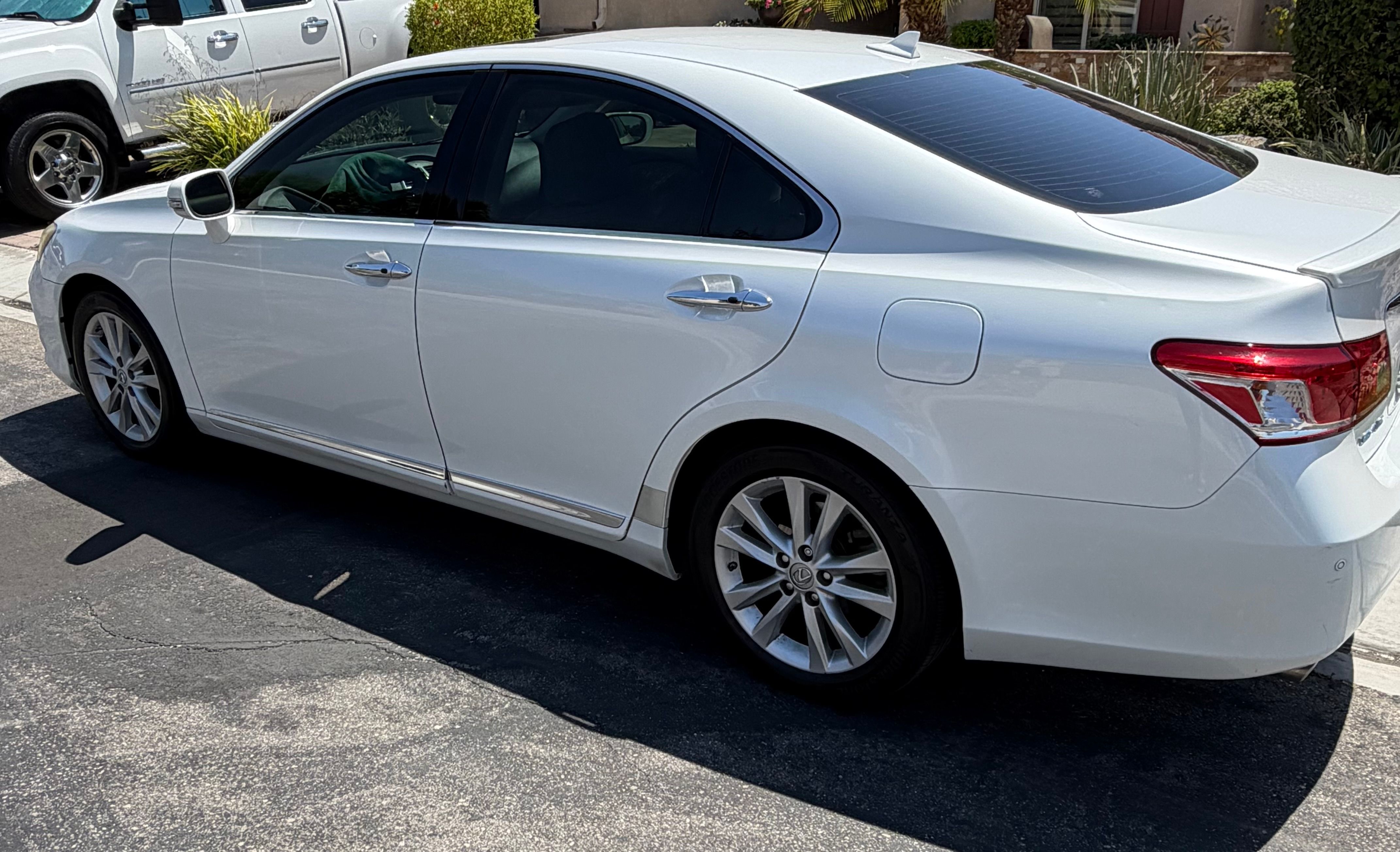 Used 2010 Lexus ES 350 FWD image 1