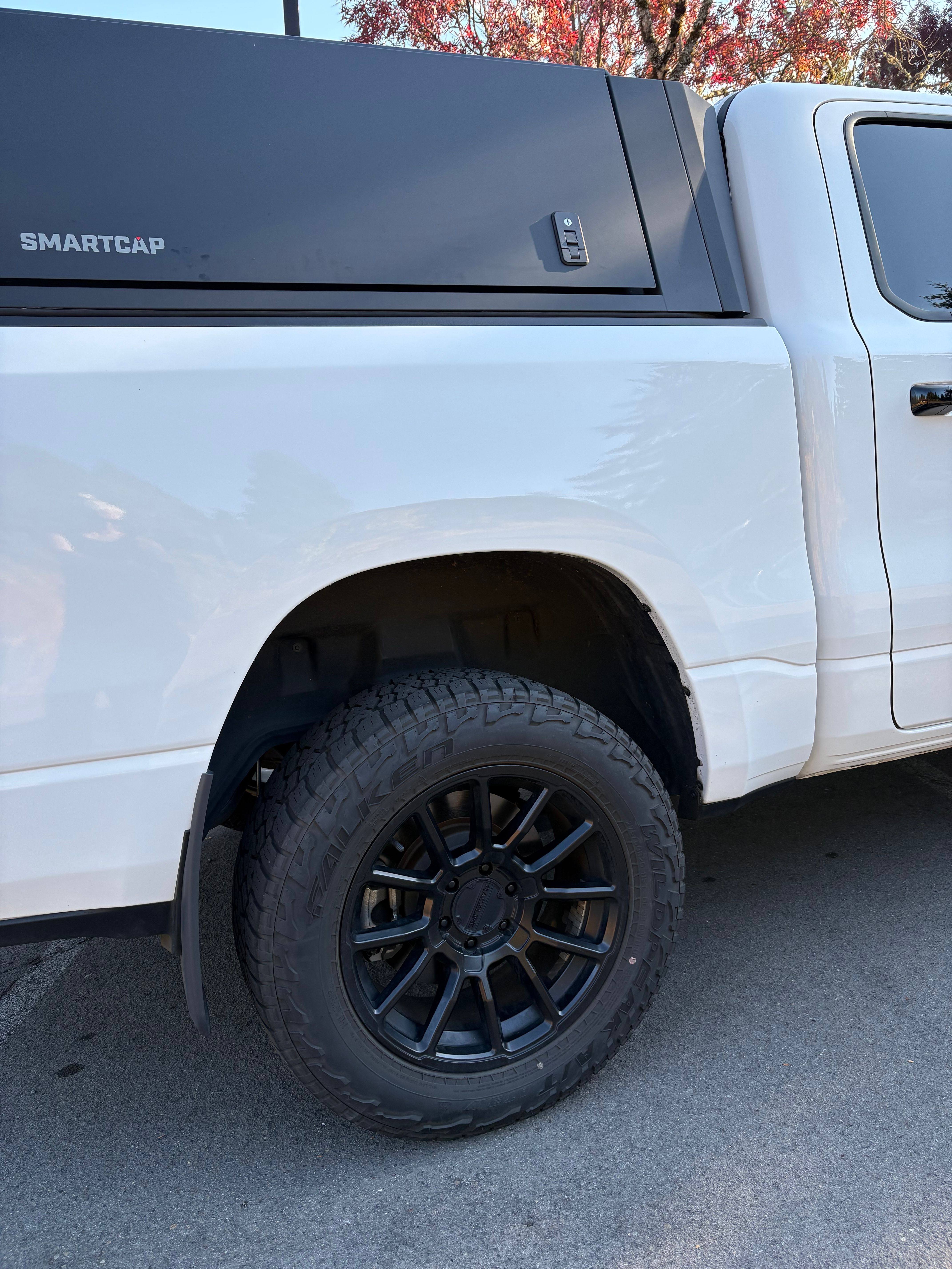 Used 2023 RAM 1500 Laramie AWD/4WD image 2