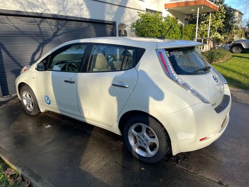 Used 2012 Nissan Leaf SL w/ Eco Design Pkg image 5