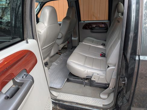 Used 2007 Ford F250 Lariat image 12