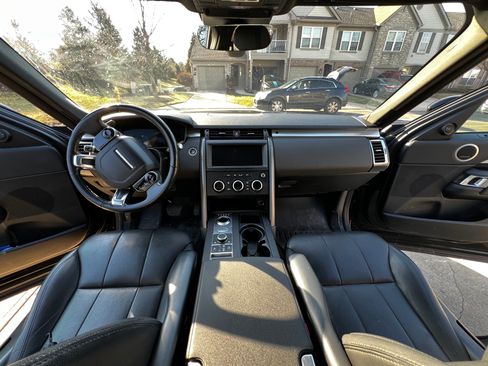 Used 2020 Land Rover Discovery Landmark image 6