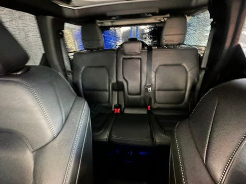 Used 2025 Ford Bronco Big Bend w/ Black Diamond Package image 12