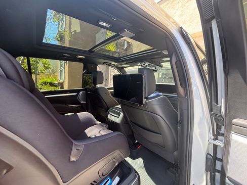 Used 2025 Cadillac Escalade ESV Premium Luxury w/ Touring Package AWD/4WD image 15