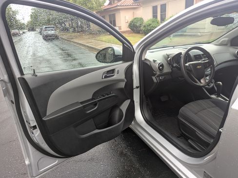 Used 2016 Chevrolet Sonic LT image 8