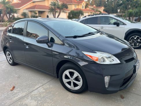 Used 2015 Toyota Prius Two image 2