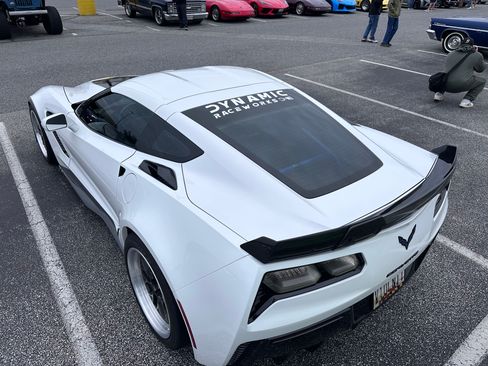 Used 2015 Chevrolet Corvette Z06 w/ 3LZ Preferred Equipment Group image 10