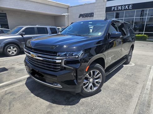 Used 2024 Chevrolet Suburban LT w/ LT Signature Plus Package RWD image 1