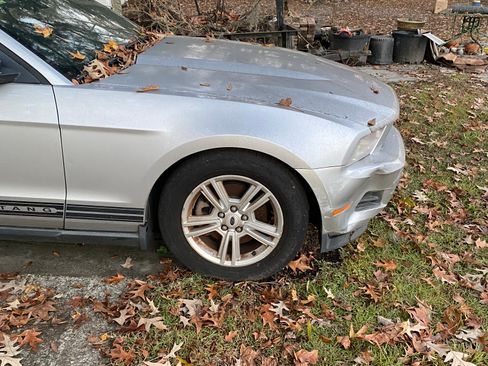 Used 2012 Ford Mustang Coupe image 4