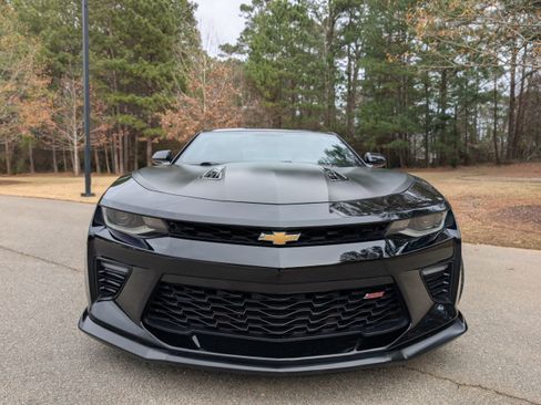 Used 2017 Chevrolet Camaro SS image 2