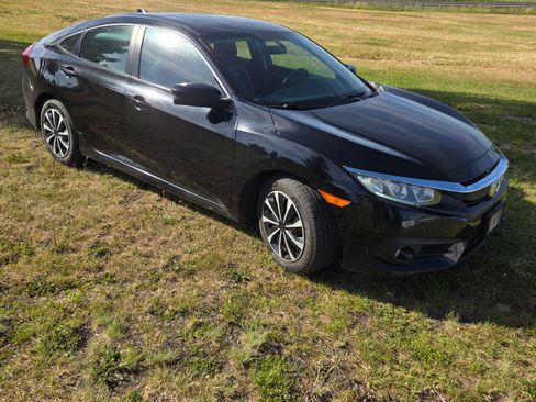 Used 2017 Honda Civic EX-T image 2