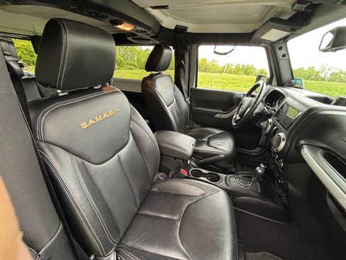 Used 2014 Jeep Wrangler Sahara w/ Connectivity Group AWD/4WD image 13