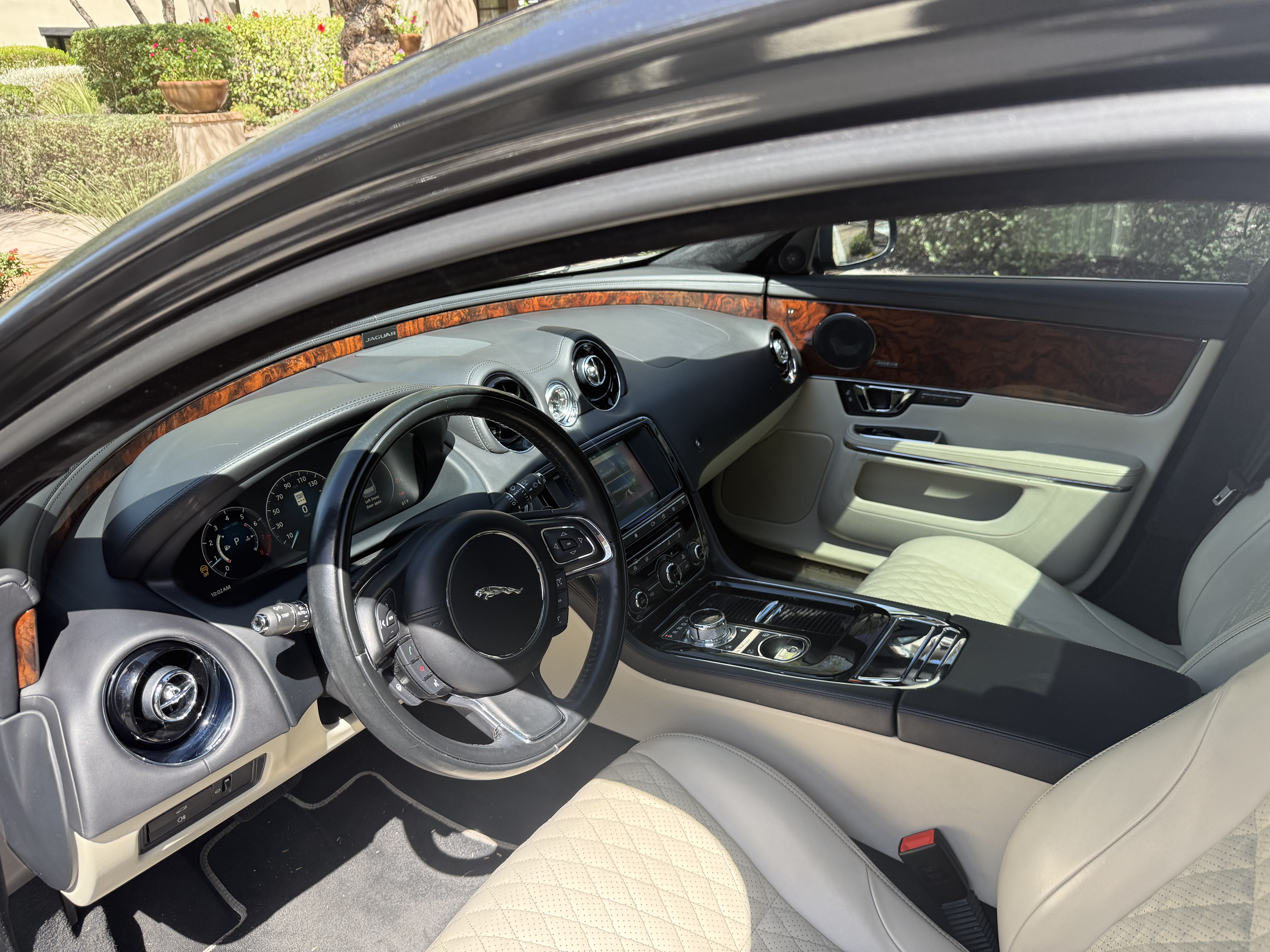 Used 2017 Jaguar XJ L Portfolio RWD image 5