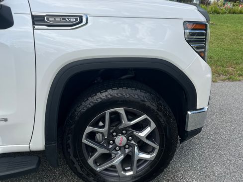 Used 2025 GMC Sierra 1500 SLT w/ SLT Premium Plus Package AWD/4WD image 4