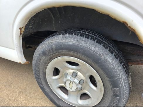 Used 2007 Chevrolet Express 1500 Van 3D image 14