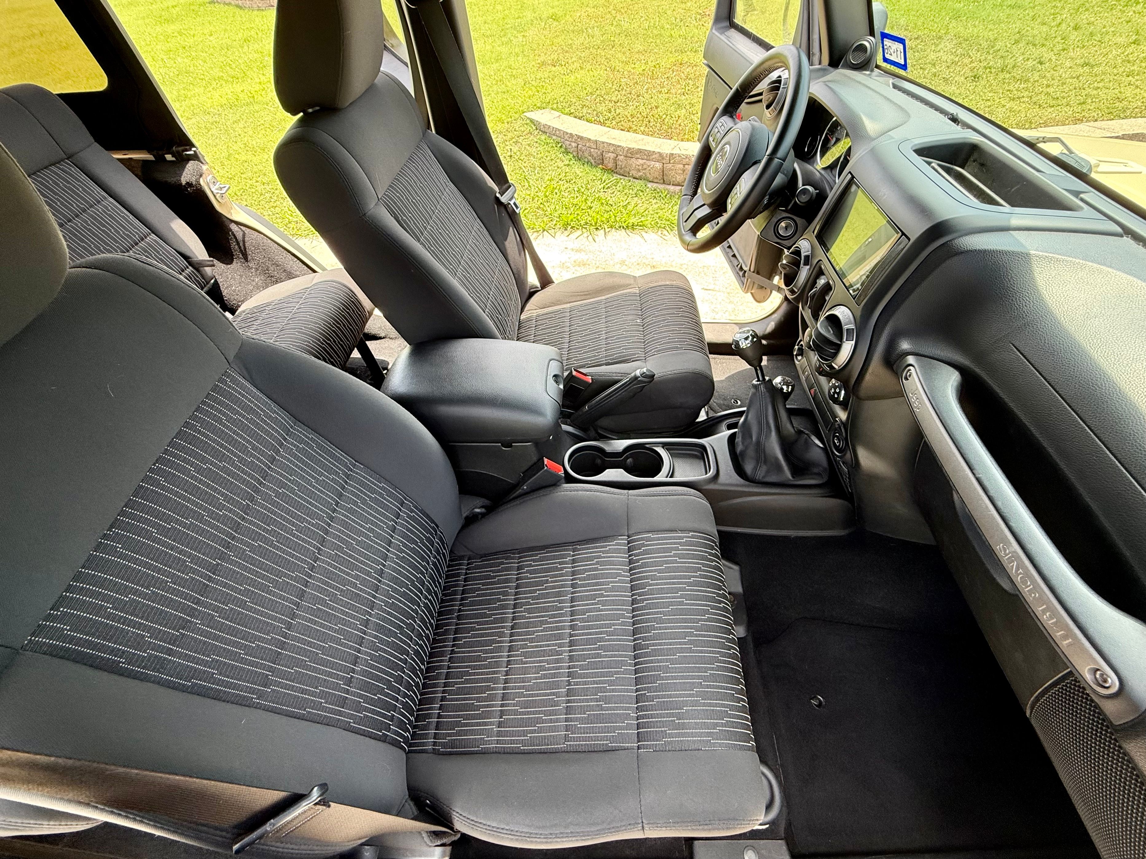 Used 2012 Jeep Wrangler Unlimited Sport AWD/4WD image 18