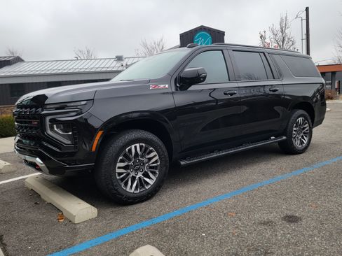 Used 2025 Chevrolet Suburban Z71 w/ Comfort Package image 14