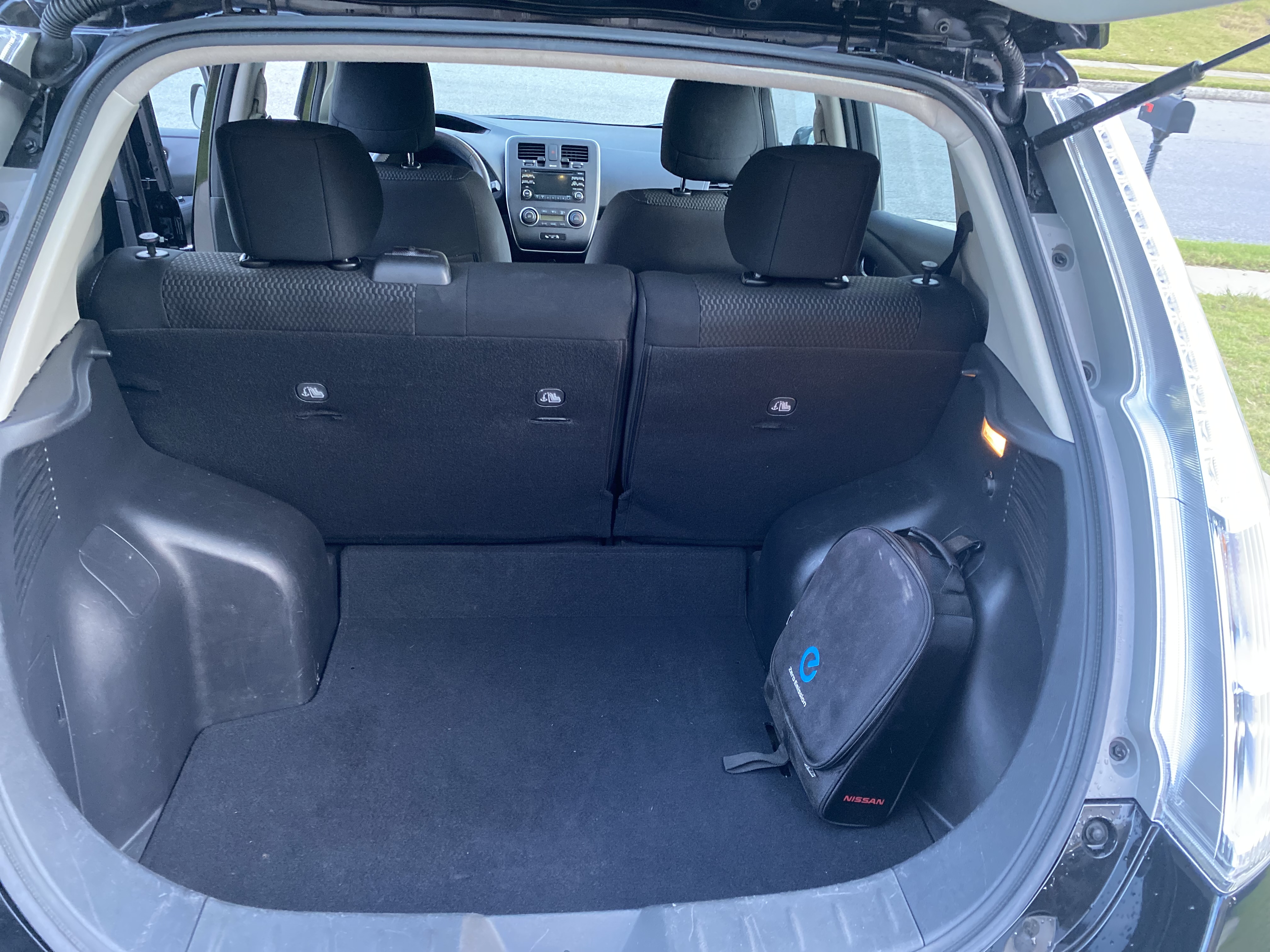 Used 2015 Nissan Leaf S FWD image 16