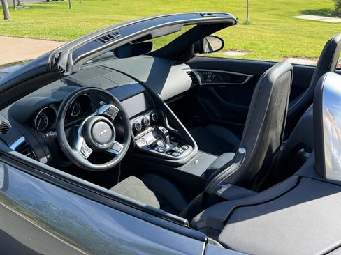 Used 2019 Jaguar F-TYPE Convertible image 12