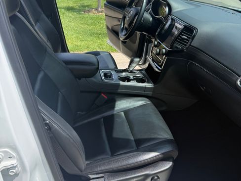 Used 2020 Jeep Grand Cherokee Limited AWD/4WD image 11