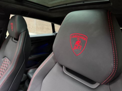 Used 2021 Lamborghini Urus image 19