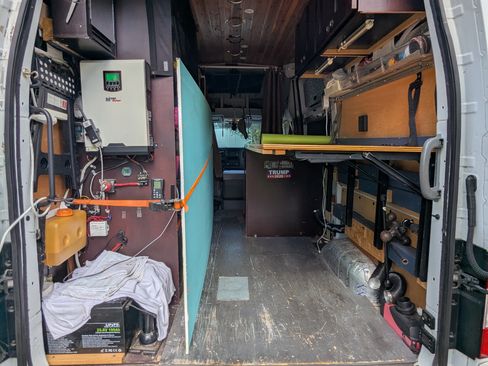 Used 2018 Nissan NV 2500 SV w/ Navigation Package image 15