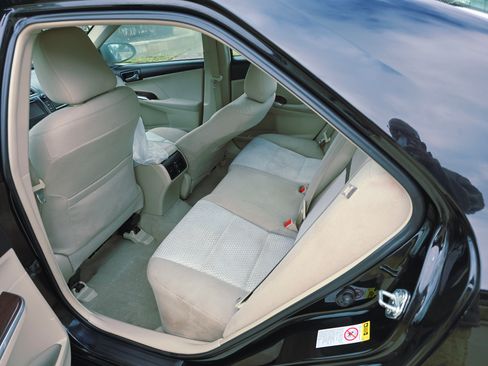 Used 2012 Toyota Camry XLE image 11