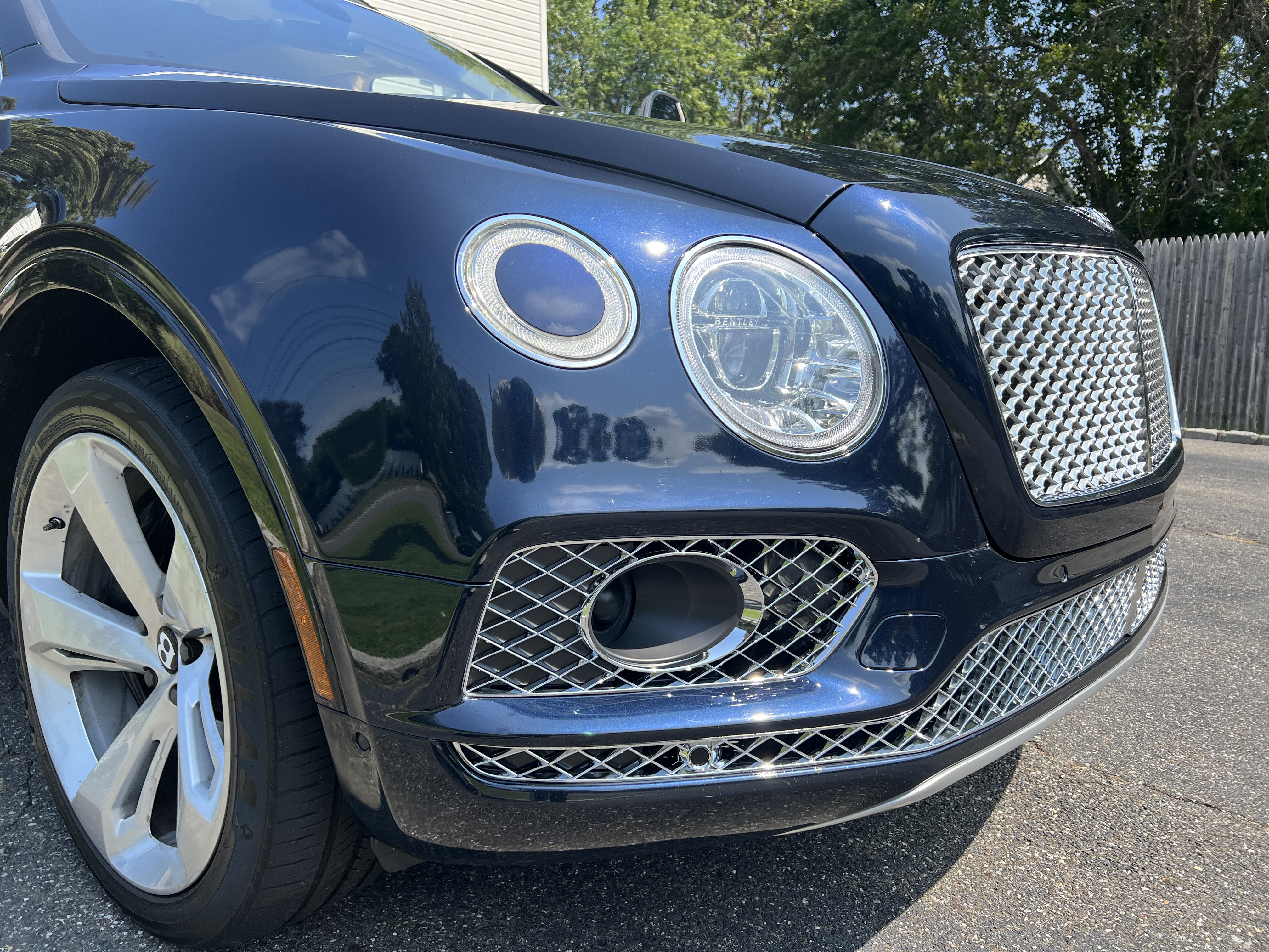 Used 2017 Bentley Bentayga AWD/4WD image 5