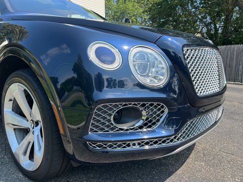 Used 2017 Bentley Bentayga AWD/4WD image 5