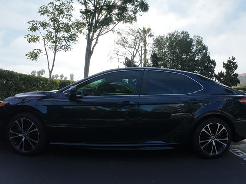 Used 2020 Toyota Camry SE image 6