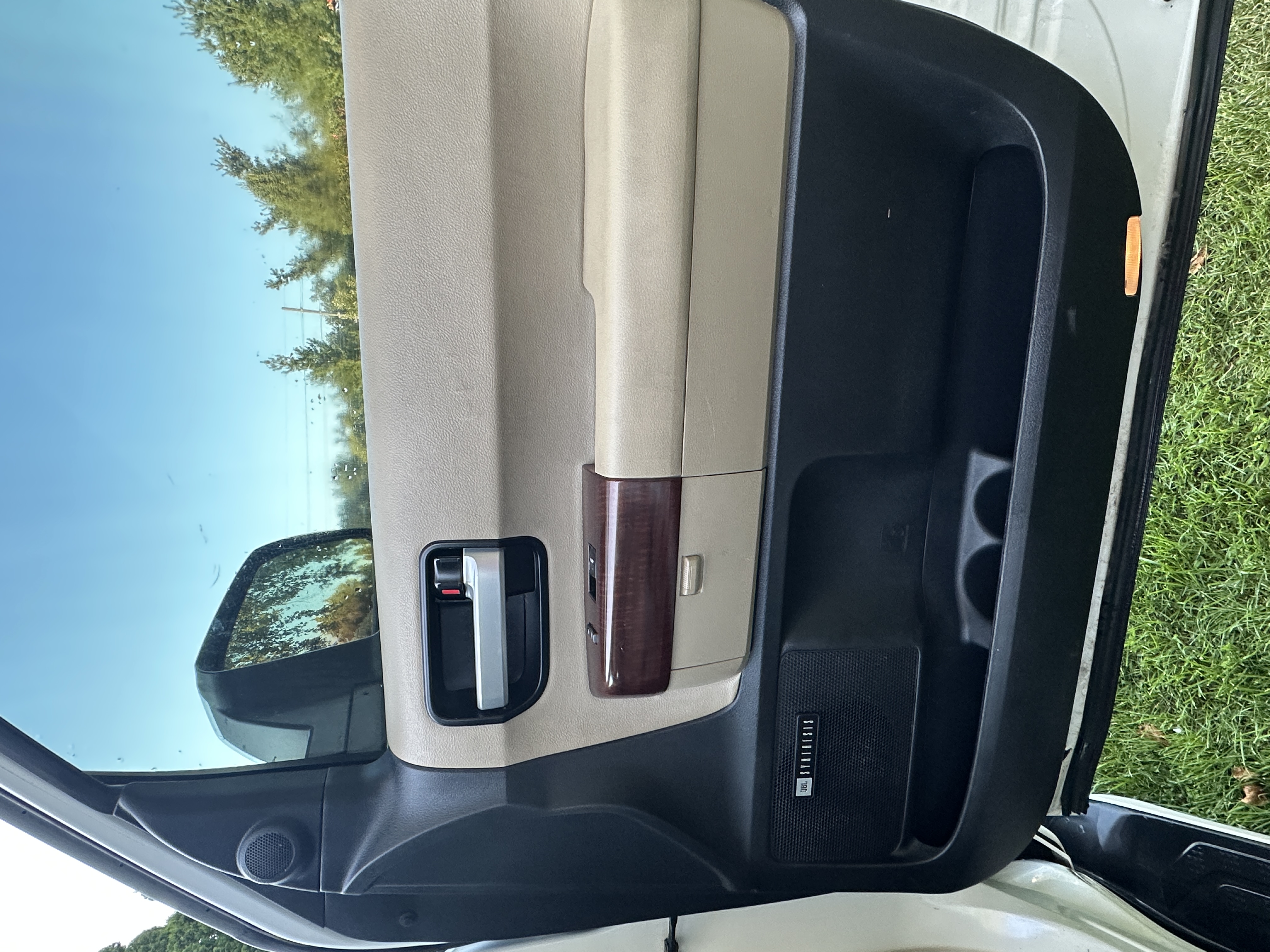 Used 2014 Toyota Sequoia Platinum AWD/4WD image 16