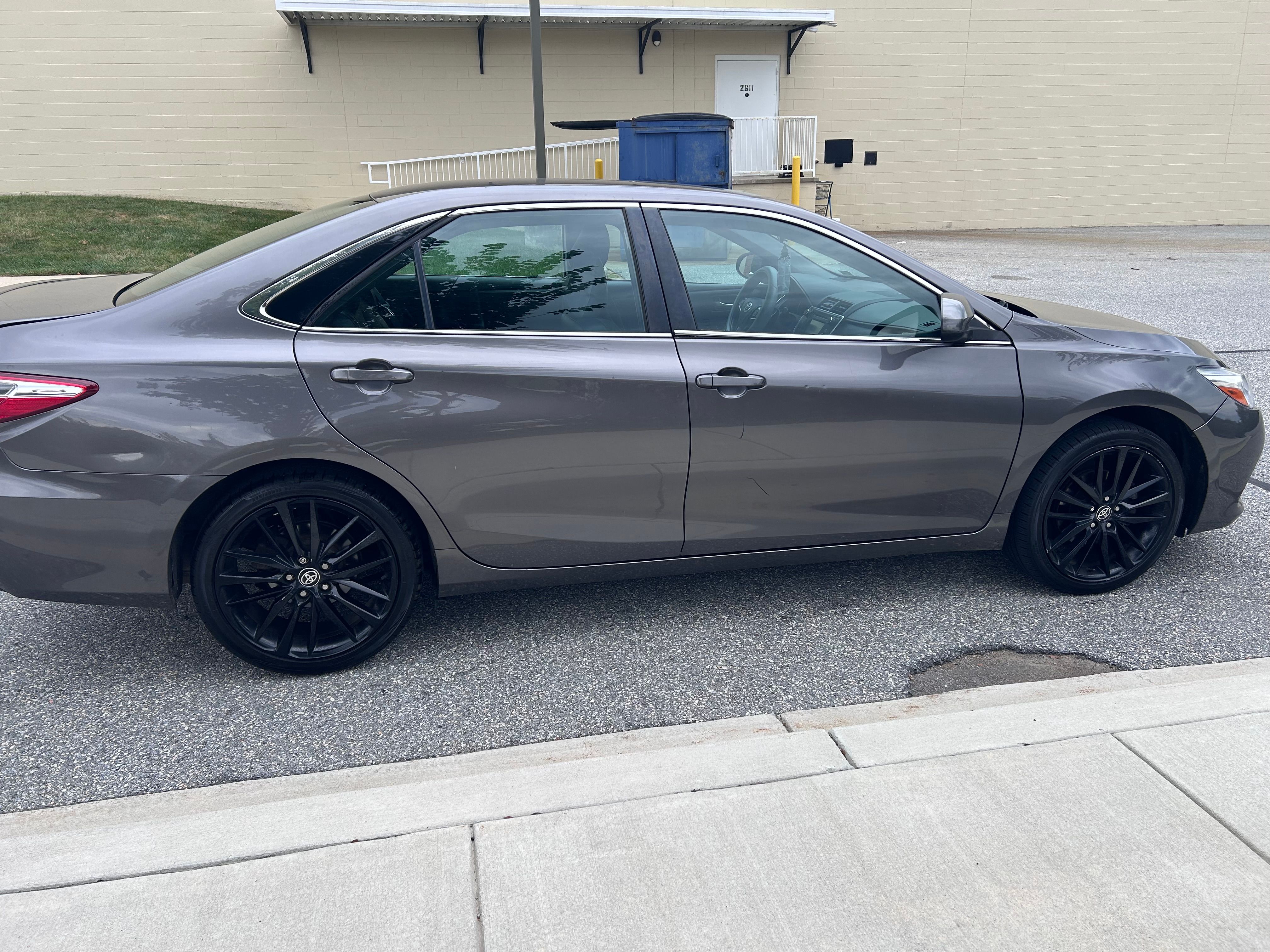 Used 2016 Toyota Camry SE FWD image 5