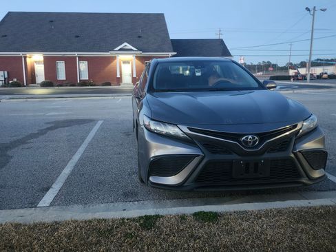 Used 2014 Toyota Camry SE image 5