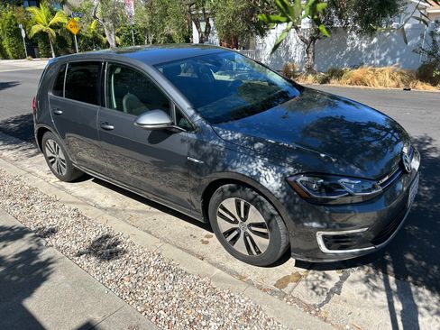 Used 2019 Volkswagen e-Golf SEL Premium image 5